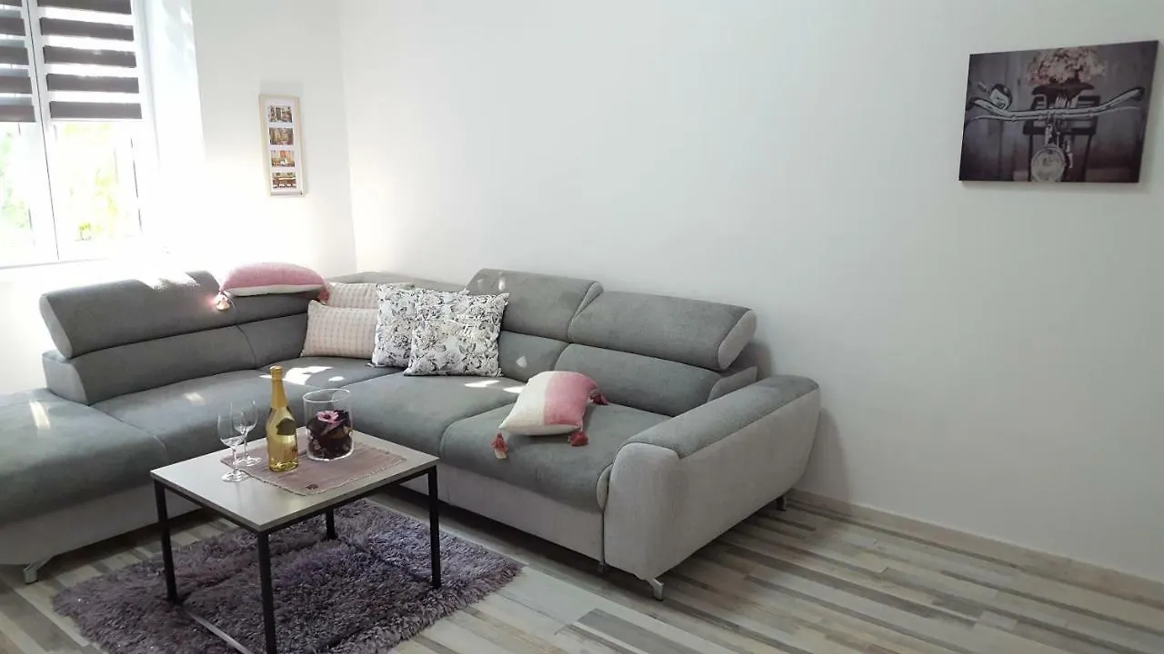 Apartment Imperia *** Pula 0*,